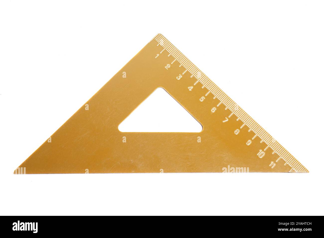 Règle triangulaire isolée sur fond blanc Banque D'Images