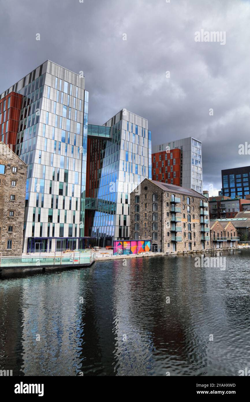 DUBLIN, IRLANDE - 7 JUILLET 2024 : les bureaux Google à Southside docks à Dublin, Irlande. Dublin abrite le siège européen de Google. Banque D'Images