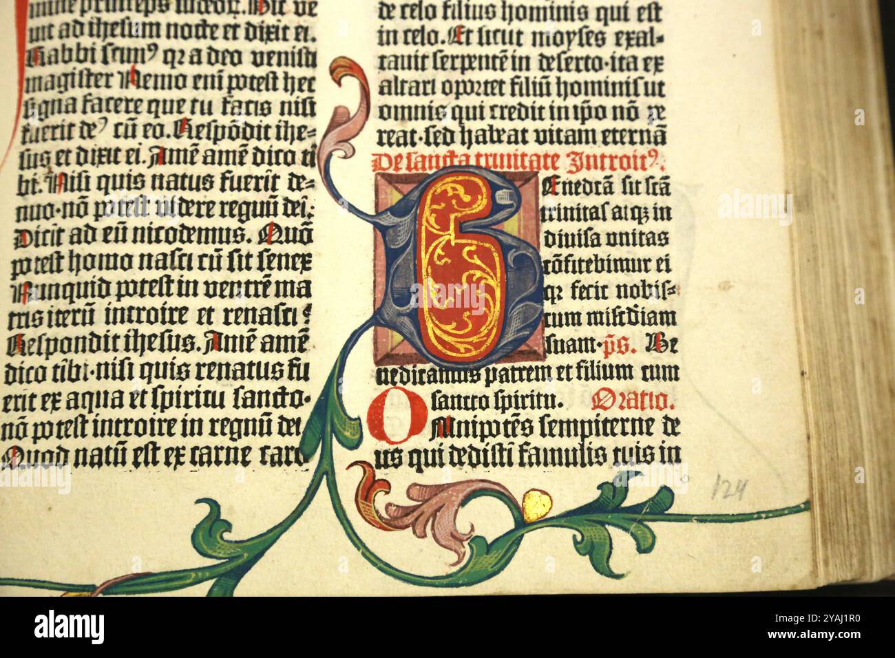 Cracovie. Cracovie. Pologne. Un B majuscule illuminé initial sur une page imprimée vieille du XVIe siècle. Banque D'Images