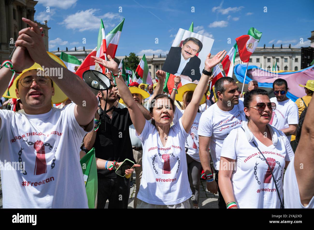 29.06.2024, Allemagne, , Berlin - Europe - des milliers d'Iraniens en exil protestent sous le slogan ëFree Iraní à Bebelplatz dans la distrique Mitte Banque D'Images