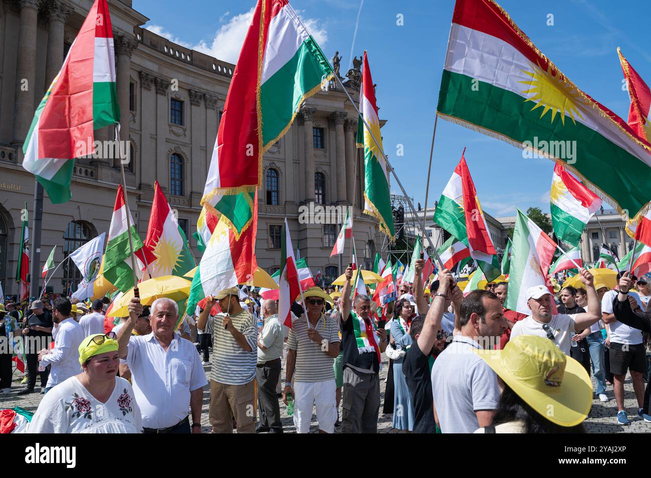 29.06.2024, Allemagne, , Berlin - Europe - des milliers d'Iraniens en exil protestent sous le slogan ëFree Iraní sur Bebelplatz dans la distrique Mitte Banque D'Images