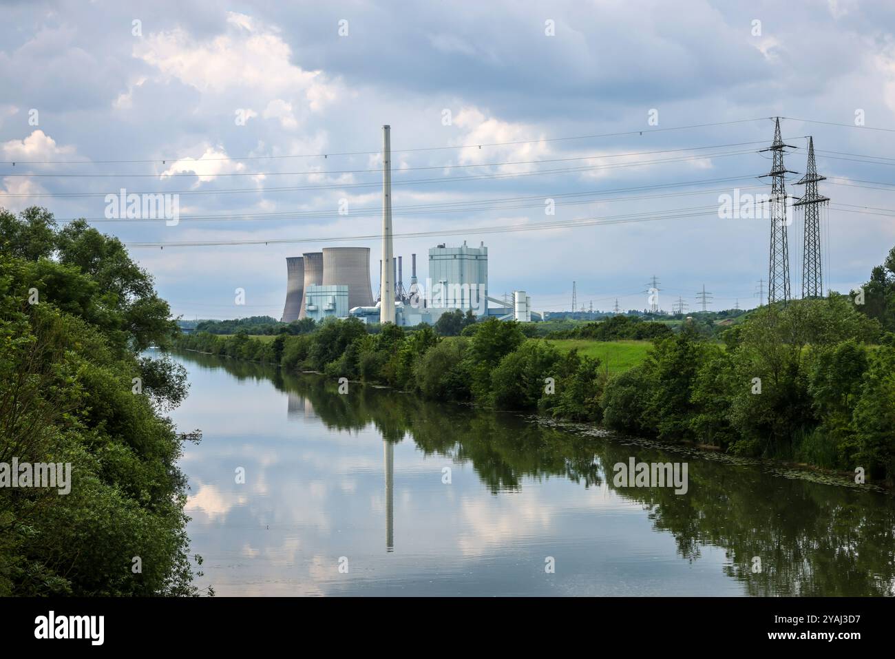 30.05.2024, Allemagne, Rhénanie-du-Nord-Westphalie, Hamm - paysage sur la rivière Lippe avec la centrale électrique RWE Generation se Gersteinwerk à Werne, distric Banque D'Images