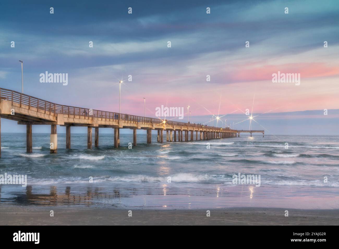 Bob Hall Pier sur la Guld Coast près de Padre Island et Corpus Chrisite, Texas Banque D'Images