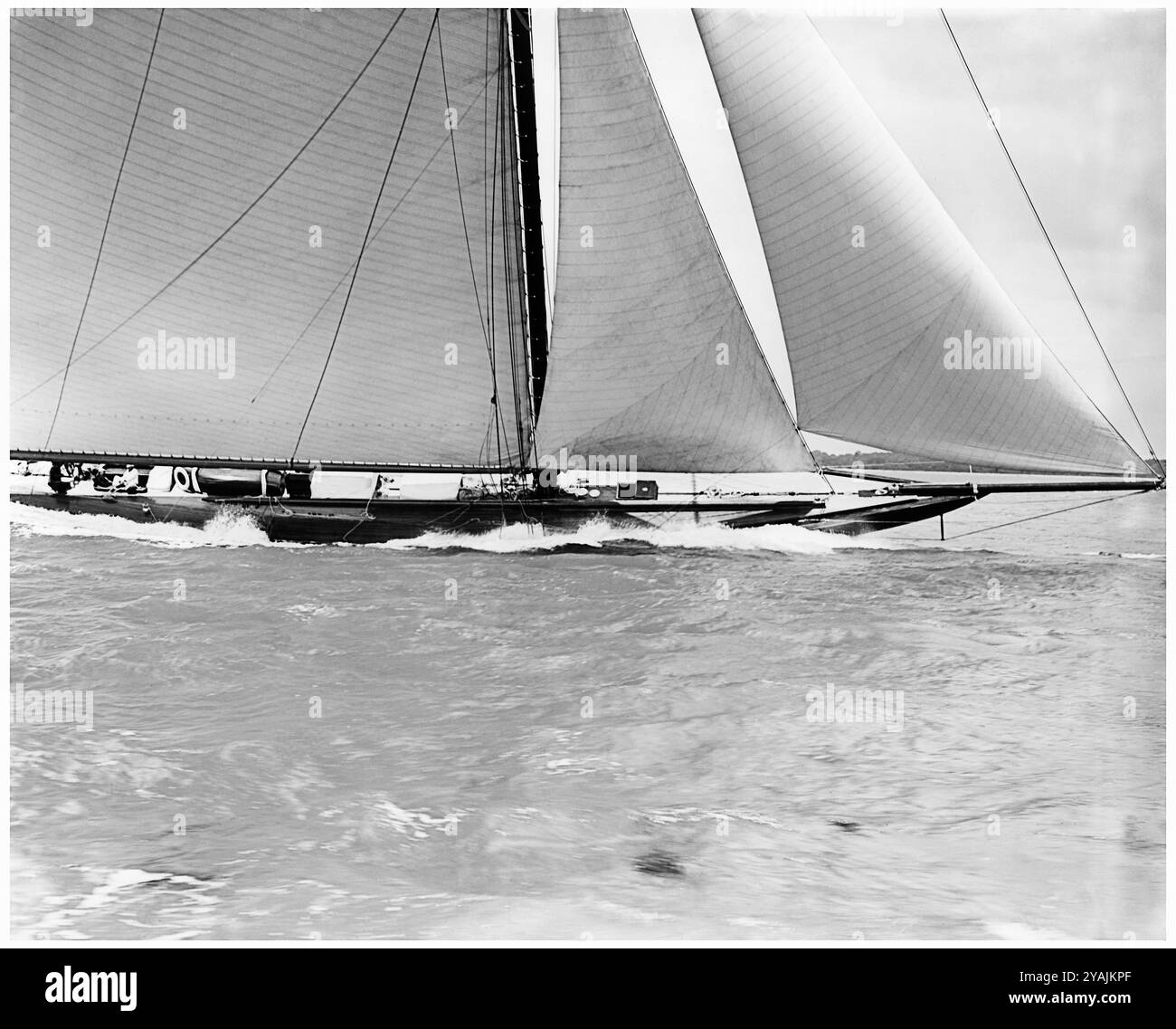 PHOTOS D’ANTAN - géré par PPL PHOTO AGENCYCirca 1908 America’s Cup : le yacht britannique SHAMROCK de 23 mètres de Sir Thomas Lipton, qui a été lancé Banque D'Images
