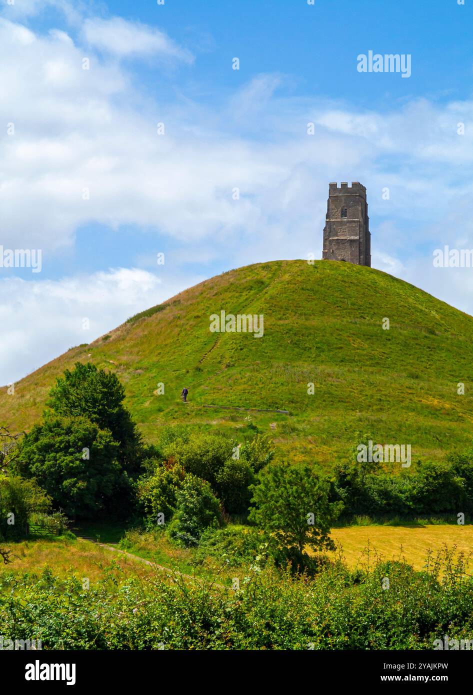 La tour de l'église St Michael sur Glastonbury Tor en été Somerset Angleterre Royaume-Uni Banque D'Images