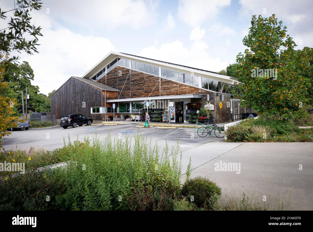 Knoxville, Tennessee, États-Unis-septembre 18, 2024 : Three Rivers Market, une coopérative alimentaire et un restaurant, traitant des aliments locaux. 1100 North Central. Banque D'Images