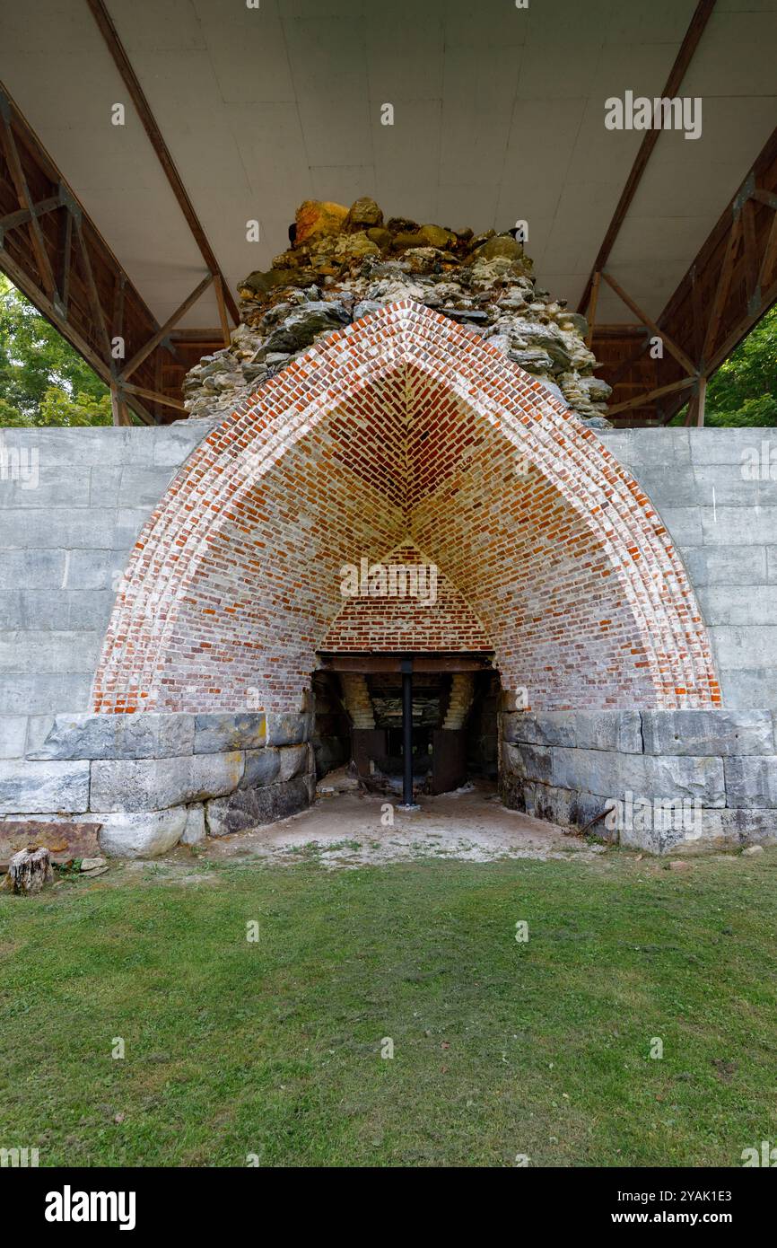 Haut fourneau restauré à Copake Iron Works, Taconic State Park, Columbia County, État de New York, États-Unis. Banque D'Images