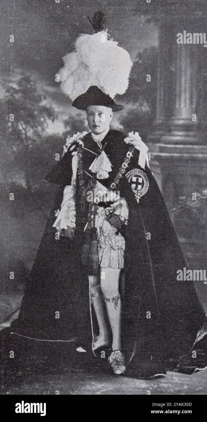 Couronnement du roi George V. le prince de Galles en costume de chevalier de jarretière. Londres. 1911 Banque D'Images
