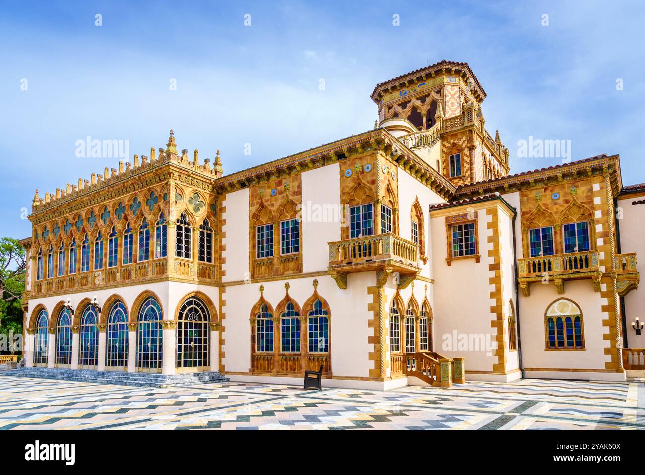 Sarasota, FL, 20 décembre 2023 : vue de la demeure de Ca d' Zan au John and Mable Ringling Museum of Art Banque D'Images Sarasota, FL, 20 décembre 2023 : vue de la demeure de Ca d' Zan au John and Mable Ringling Museum of Art Banque D'Images