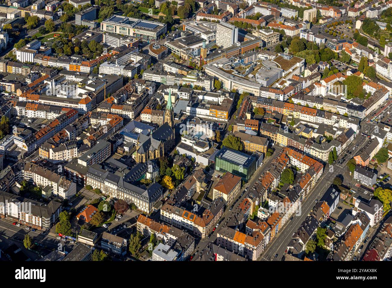 Luftbild, kath. Marien im Stadtzentrum, Osthaus Museum Hagen und Emil Schumacher Museum Kunstmuseum, Oben das Rathaus und volme Galerie, Mittelstadt, Hagen, Ruhrgebiet, Rhénanie-du-Nord-Westphalie, Deutschland ACHTUNGxMINDESTHONORARx60xEURO *** vue aérienne, église catholique St Marien dans le centre-ville, Osthaus Museum Hagen et Emil Schumacher Museum musée d'art, au-dessus de la mairie et galerie volme, ville centrale, Hagen, Ruhr zone, Rhénanie-du-Nord-Westphalie, Allemagne ACHTUNGxMINDESTHONORARx60xEURO Banque D'Images