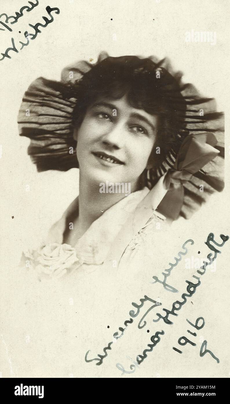 Photo de Clarice Hardwicke. Chanteur et vaudevillien d'origine australienne qui a joué dans les Music-halls anglais et australiens et le vaudeville au début du XXe siècle Banque D'Images