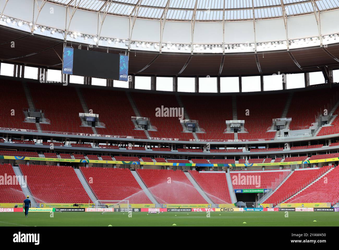 Brasilia, Brésil. 14 octobre 2024. Vue générale du stade Mane Garrincha, avant la séance d'entraînement de l'équipe nationale du Brésil au stade Mane Garrincha, à Brasilia, Brésil, le 14 octobre 2024. L’équipe se prépare à affronter le Pérou lors de la 10e manche des qualifications sud-américaines pour la Coupe du monde de la FIFA 2026. Photo : Heuler Andrey/DiaEsportivo/Alamy Live News crédit : DiaEsportivo/Alamy Live News Banque D'Images