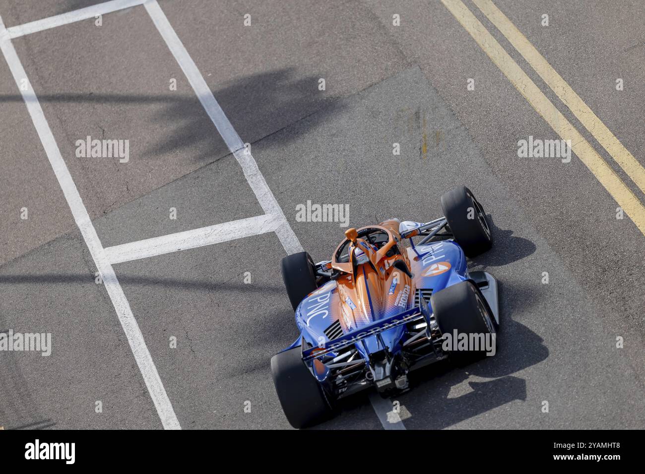SCOTT DIXON (9 ans), pilote de la série INDYCAR, d'Auckland, Nouvelle-Zélande, parcourt les virages lors d'une séance d'essais pour le Firestone Grand Prix of S. Banque D'Images