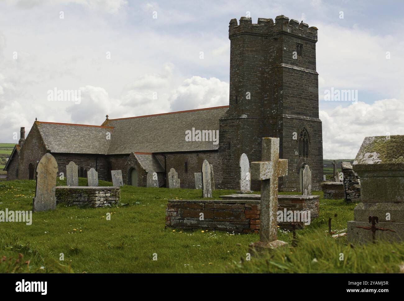 L'église de Materiana à Tintagel/Cornwall au Royaume-Uni a peut-être été créée à la fin du XIe siècle ou au début du XIIe siècle. Historien de l'art Nikolaus Pevsner Writin Banque D'Images