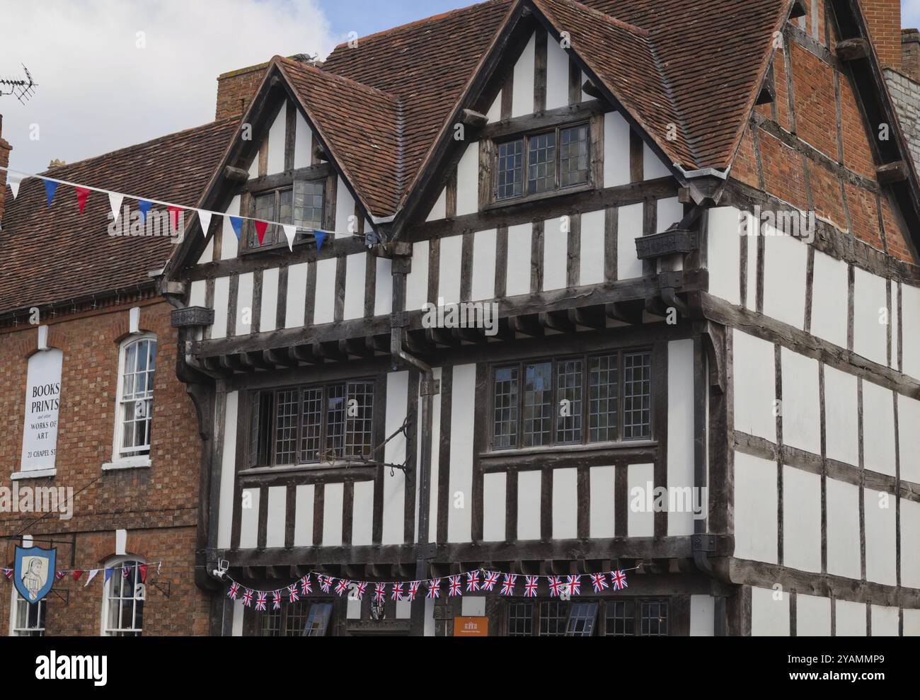 De belles vieilles maisons à colombages comme celle-ci ornent le centre-ville de Stratford upon Aven dans le Warwickshire, Angleterre, Royaume-Uni, Europe Banque D'Images