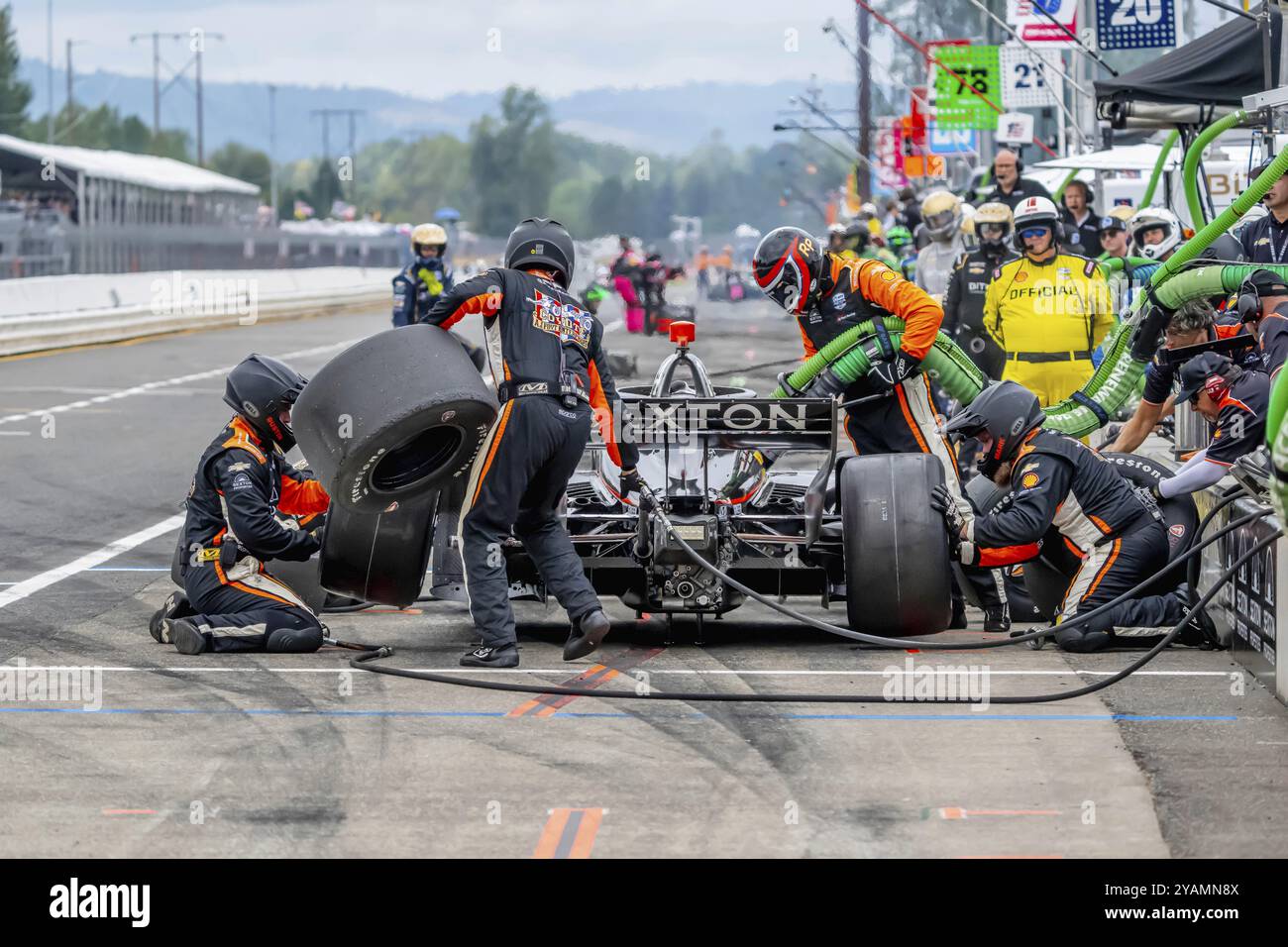 Le pilote de la série INDYCAR, SANTINO FERRUCCI (14) de Woodbury, Connecticut, apporte sa voiture en service lors du Grand Prix de Portland AT Bitnile.com Banque D'Images