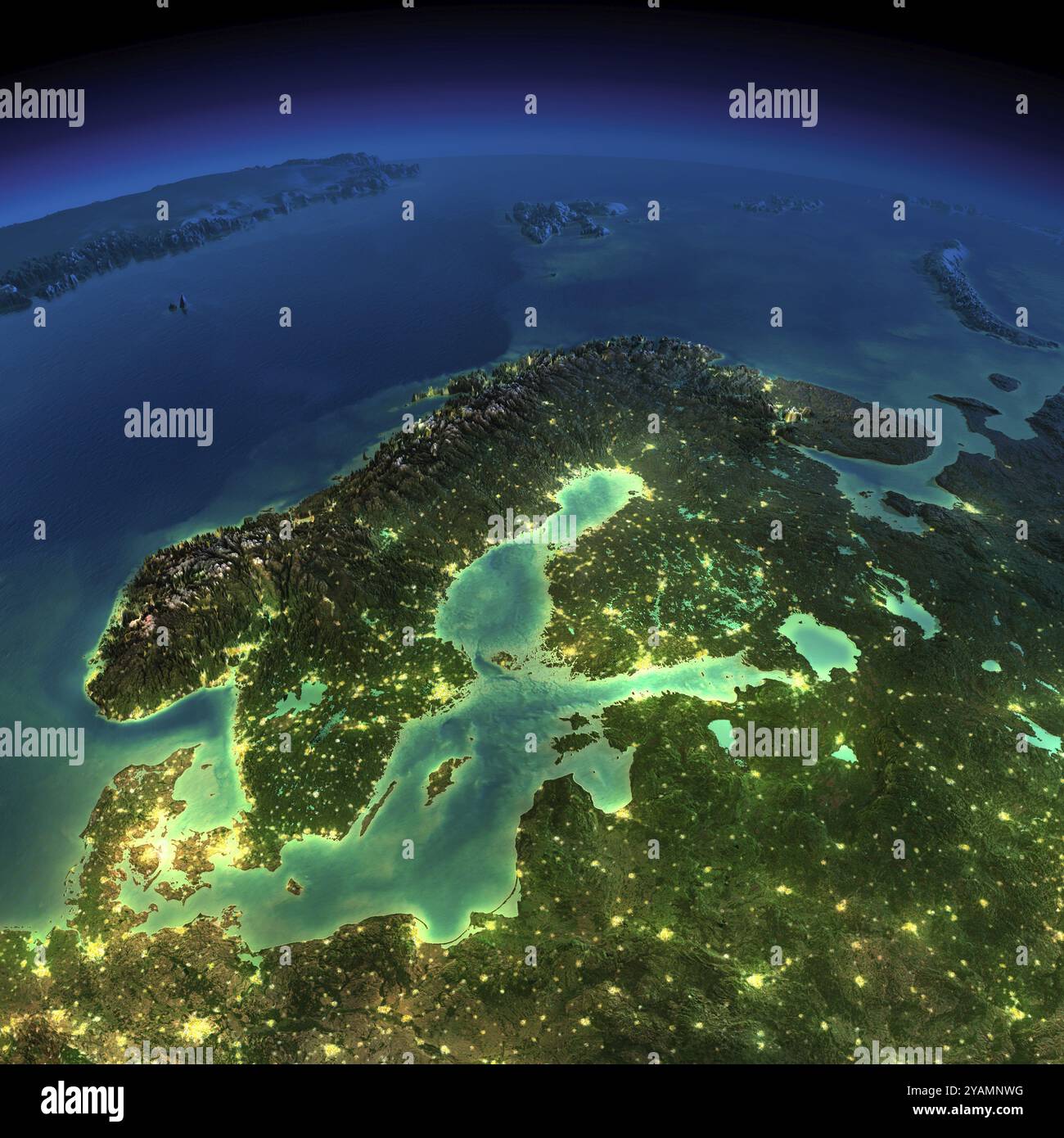 Terre très détaillée, éclairée par le clair de lune. La lueur des villes jette la lumière sur le terrain exagéré détaillé. Terre de nuit. Europe. Scandinavie. Banque D'Images