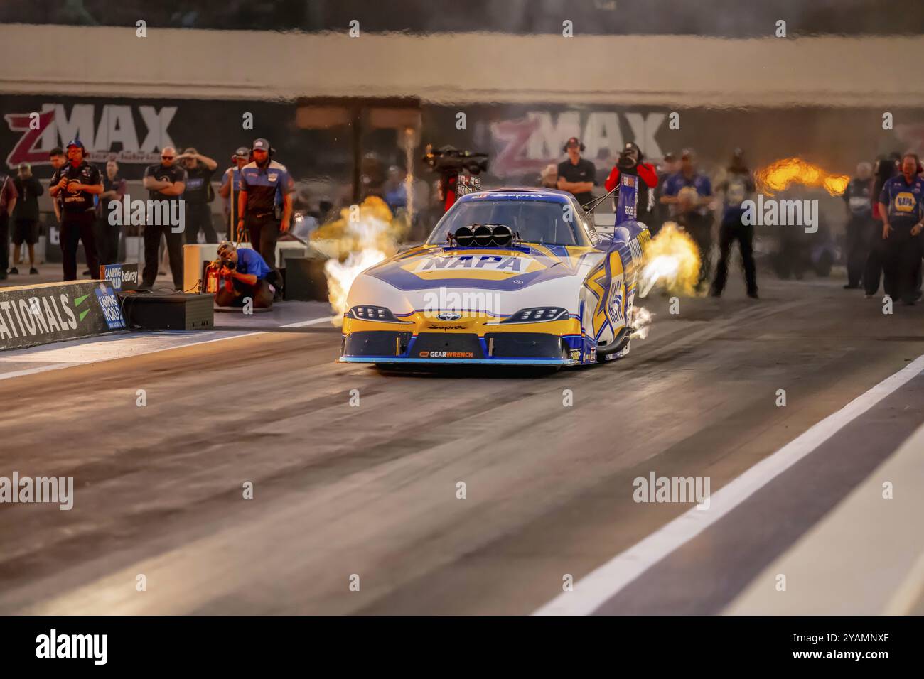 22 septembre 2023-Concord, NC : le pilote de la NHRA Funny car Series, Ron Capps, descend la voie pendant une séance de qualification pour les Nationals de la Caroline de Betway Banque D'Images