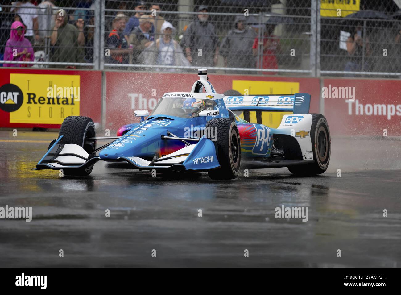 JOSEF NEWGARDEN (2 ans), pilote de la série INDYCAR, de Nashville, Tennessee, parcourt les virages lors d’une séance d’entraînement humide et dangereuse pour The Big Banque D'Images