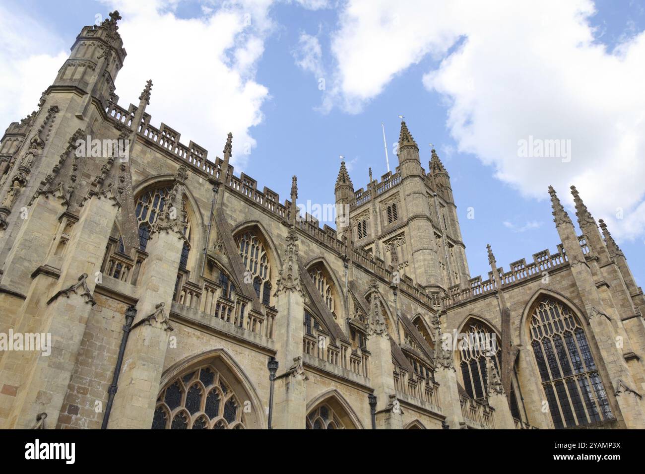 L'église abbatiale Saint-Pierre et Saint-Paul, communément connue sous le nom d'abbaye de Bath, est une église paroissiale de l'Église d'Angleterre et ancienne monas bénédictine Banque D'Images