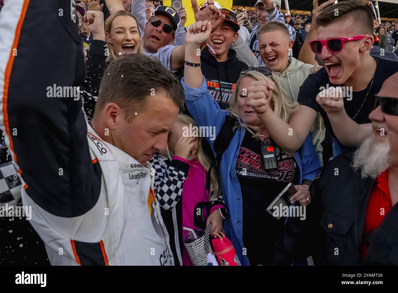Le pilote NASCAR Cup Series, AJ ALLMENDINGER (16 ans), remporte le Bank of Amercia ROVAL 400 au Charlotte Motor Speedway de Concord, Caroline du Nord Banque D'Images