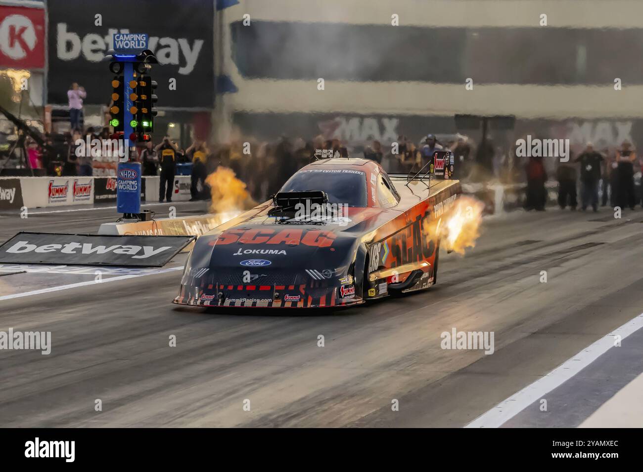 22 septembre 2023-Concord, NC : Cruz Pedregon, pilote de la NHRA Funny car Series, descend la voie lors d'une séance de qualification pour le Betway Carolina National Banque D'Images