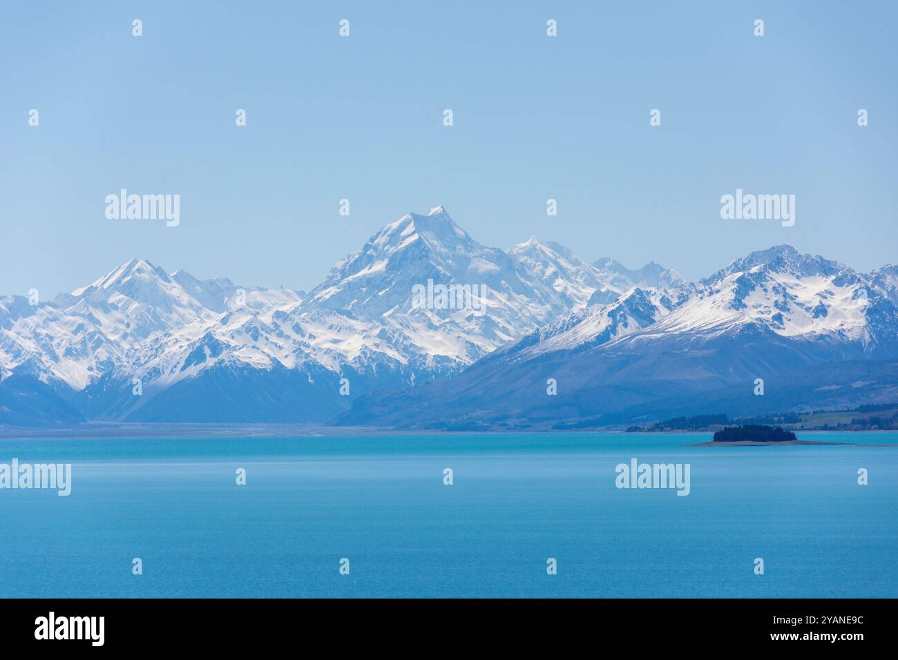 Vue du lac Pukaki (Pūkaki) et du mont Cook (Aoraki), Canterbury, Île du Sud, Nouvelle-Zélande Banque D'Images