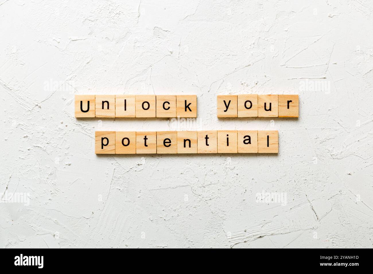Déverrouiller votre potentiel mot écrit sur une cale en bois. déverrouiller votre potentiel de texte sur table, concept. Banque D'Images