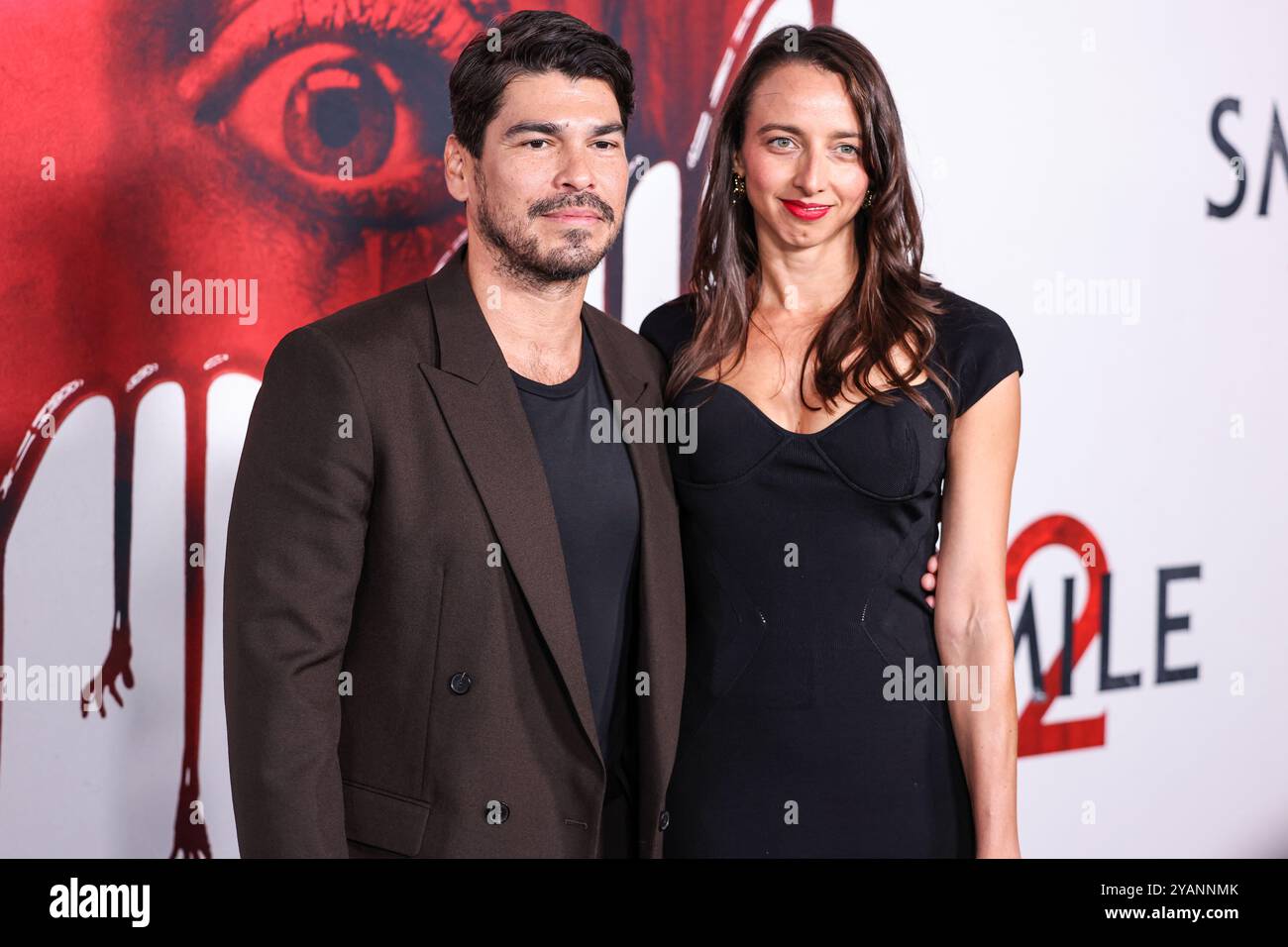 Hollywood, États-Unis. 14 octobre 2024. HOLLYWOOD, LOS ANGELES, CALIFORNIE, États-Unis - 14 OCTOBRE : Raul Castillo et Alexis forte arrivent à la première mondiale de « Smile 2 » de Paramount Pictures, qui a lieu aux Paramount Pictures Studios le 14 octobre 2024 à Hollywood, Los Angeles, Californie, États-Unis. (Photo de Xavier Collin/image Press Agency) crédit : image Press Agency/Alamy Live News Banque D'Images