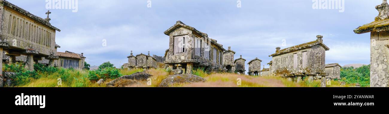 Grenier traditionnel de Lindoso dans le parc national de Peneda Gerês, Portugal. Banque D'Images