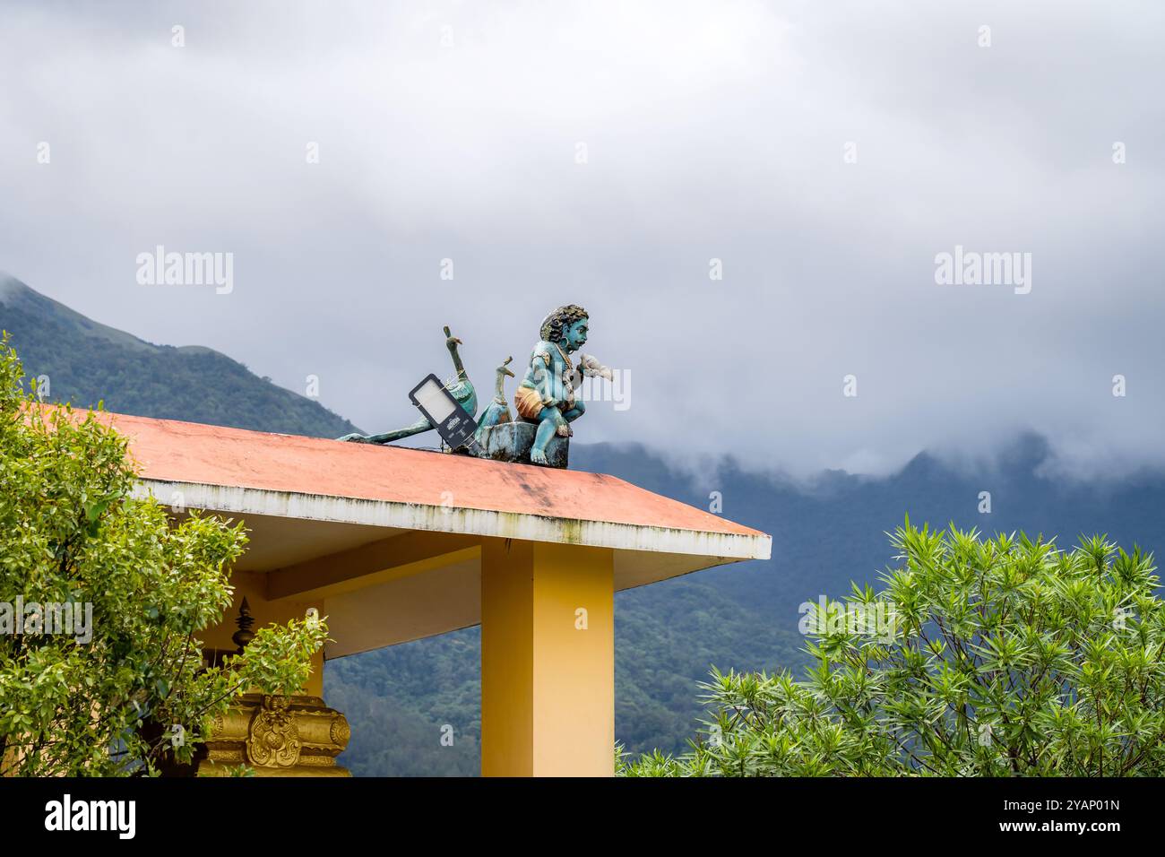 Santhana Malai Murugan Temple est un temple hindou dédié à Lord Murugan situé dans le village d'O'Valley, Ooty Hill Station à Gudalur Taluk, en Inde. Banque D'Images