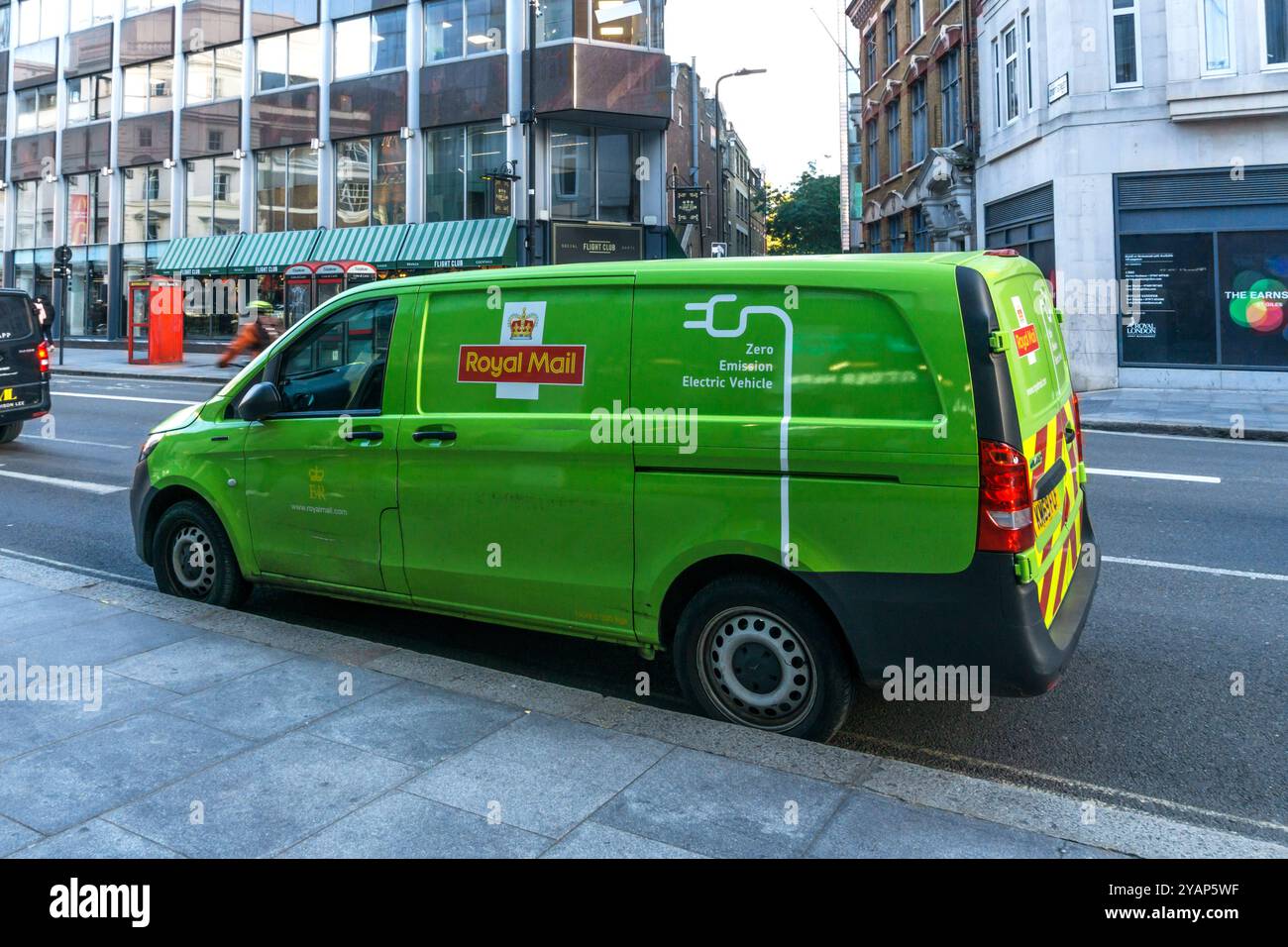 Une fourgonnette de livraison de véhicules électriques zéro émission Royal mail. Banque D'Images