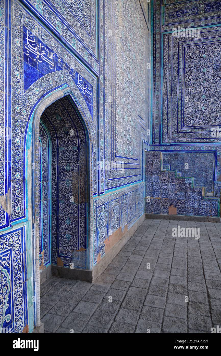 Khiva, Ouzbékistan - 15 septembre 2024 : beaux extérieurs anciens du palais khan également connu sous le nom de Tosh Hovli ou palais Tash Khauli à Khiva Banque D'Images