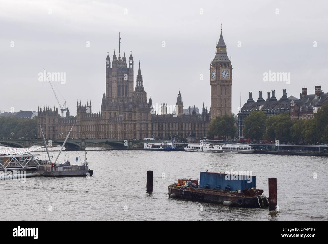 Londres, Royaume-Uni. 15 octobre 2024. Une vue des chambres du Parlement par temps nuageux. Crédit : Vuk Valcic/Alamy Live News Banque D'Images