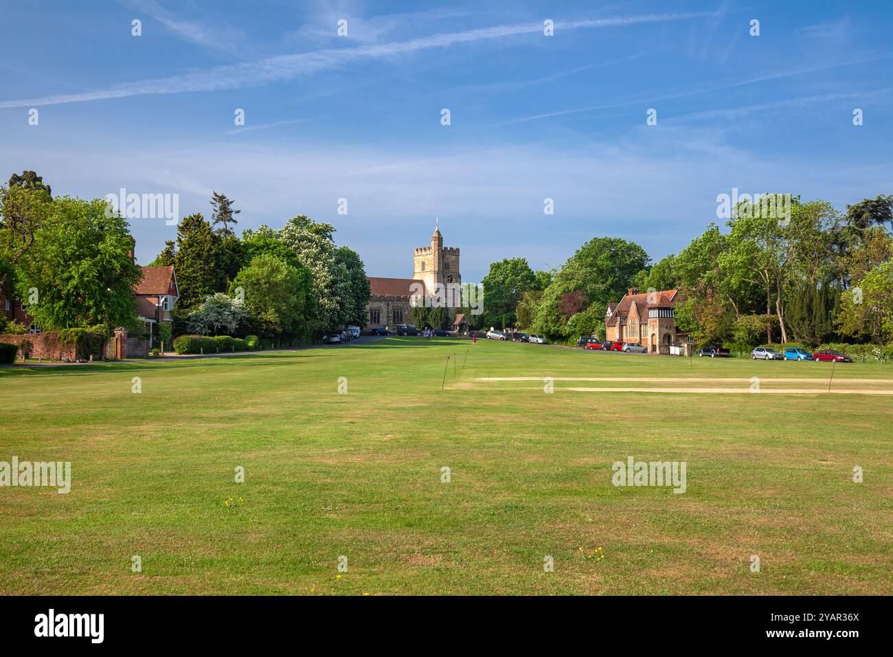 England, Kent, Benenden, The Green avec George's Church et The Village School Building Banque D'Images