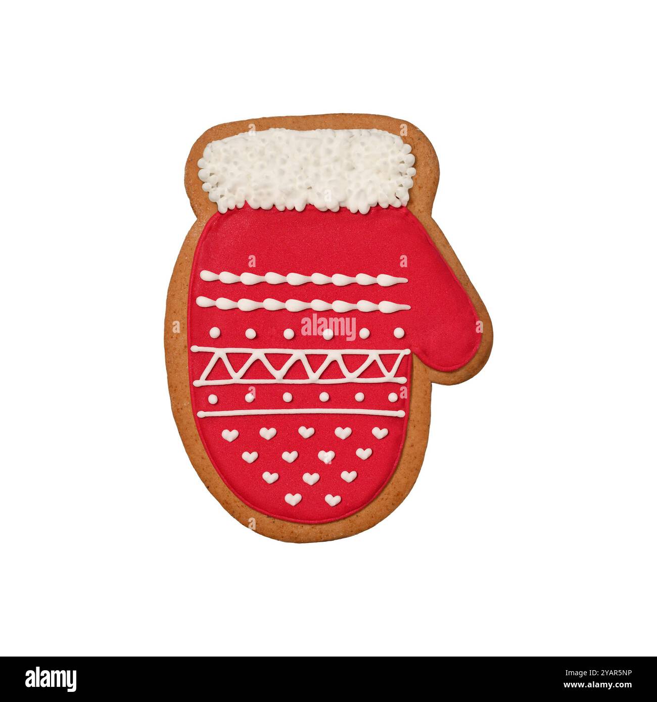 Biscuits de Noël. Biscuit en pain d'épices en forme de moufle avec glaçage rouge isolé sur un fond blanc. Banque D'Images