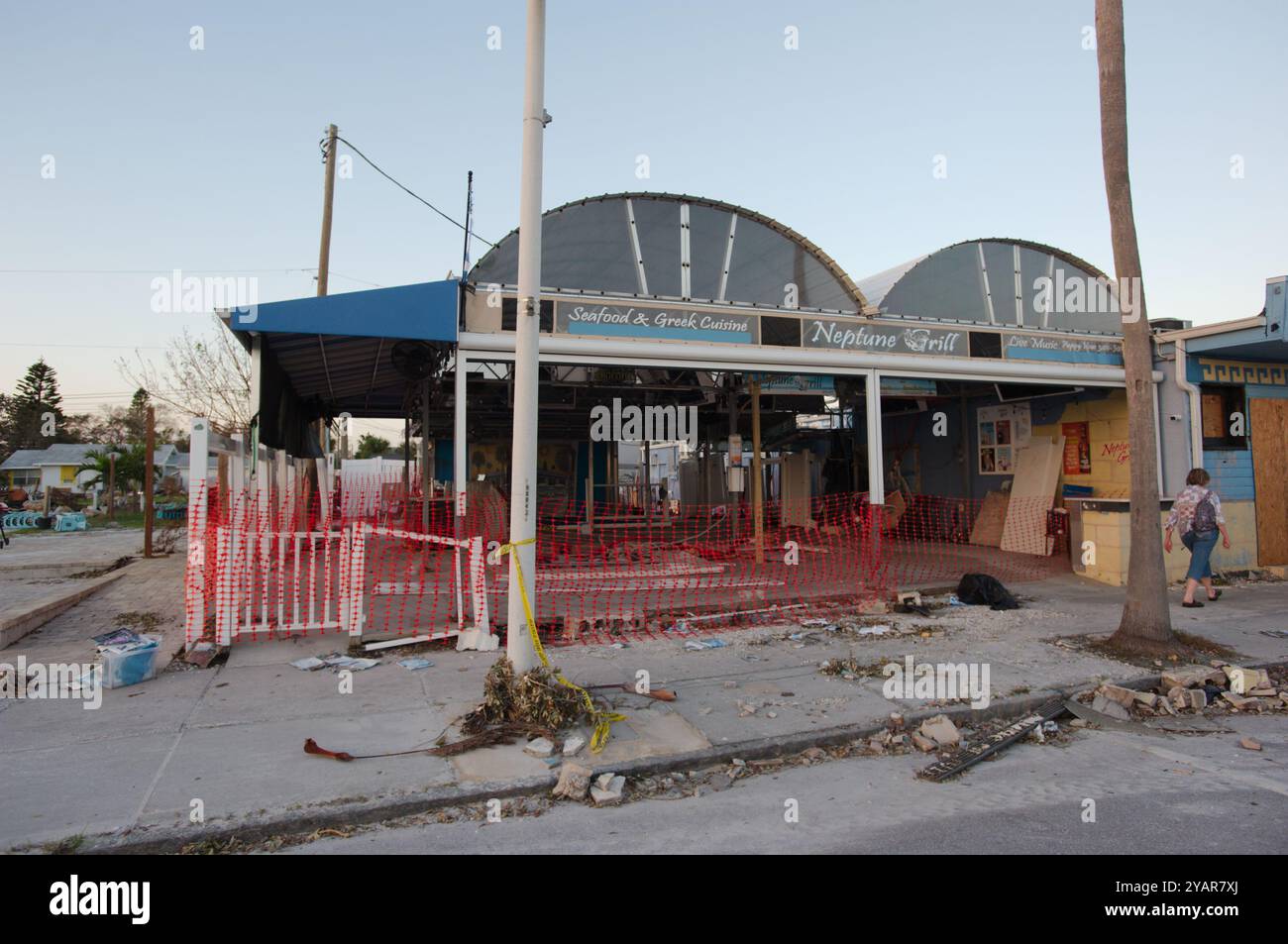 Usage éditorial exclusif. Gulfport, Floride, États-Unis. 12 octobre 2024. FloridaSeaside bâtiments endommagés par une onde de tempête après les ouragans Helene et Milton . Débris Banque D'Images