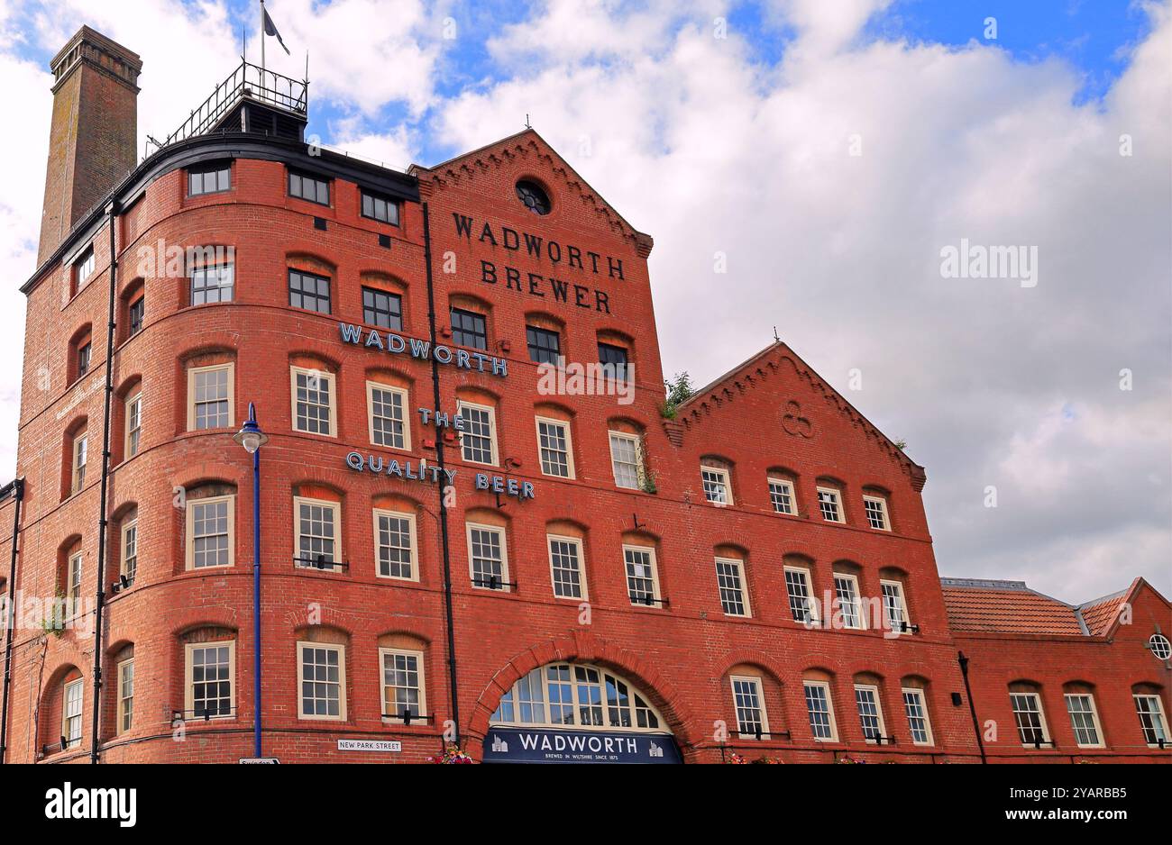 Wadworth Brewer Red Brick buiding, Devizes Town centre, Wiltshire, West Country, Angleterre, ROYAUME-UNI. Prise en juin 2024. Été Banque D'Images