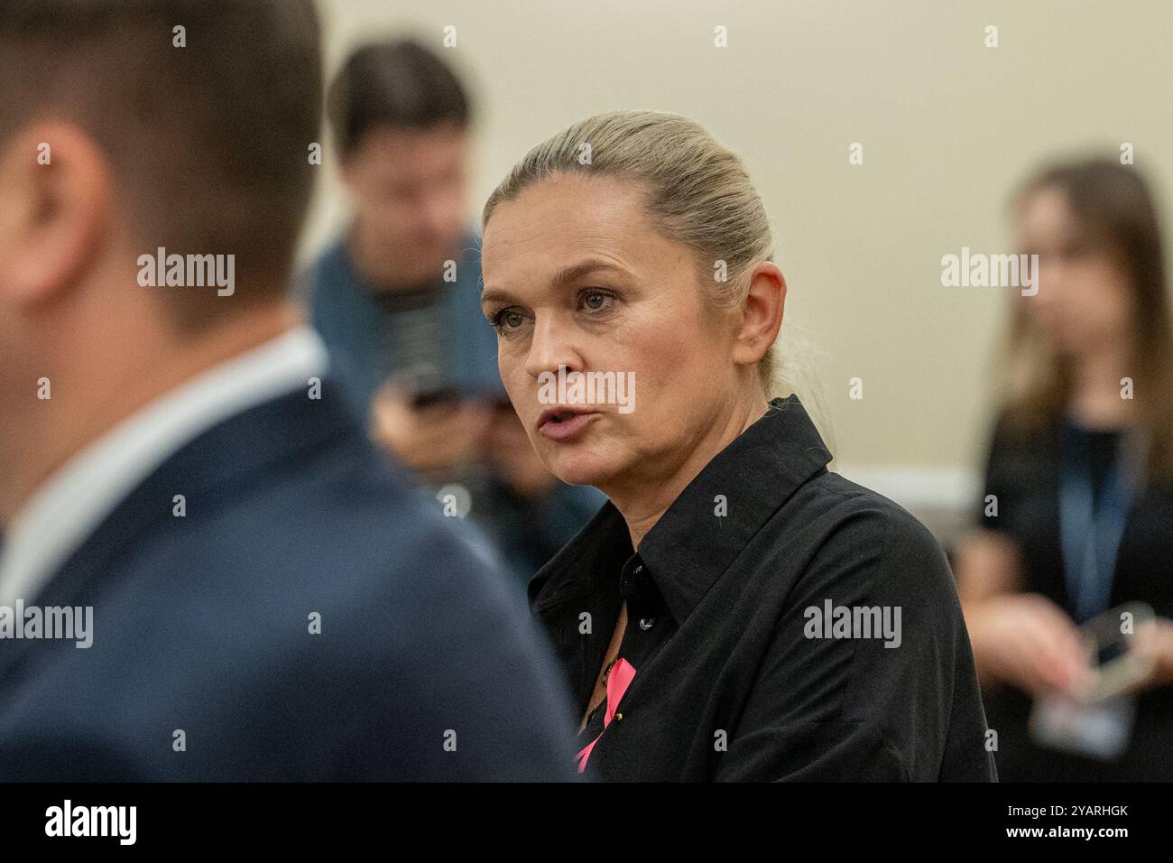 Varsovie, Pologne. 15 octobre 2024. Barbara Nowacka Ministre de l'éducation vue lors de la réunion ministérielle hebdomadaire à Varsovie. Le Conseil des ministres a tenu une session hebdomadaire, sur les questions clés de sécurité, les questions financières et l'assistance dans la crise sanitaire ont également été discutées, entre autres. Les ministres ont également débattu d'une nouvelle loi sur les réfugiés et d'un blocage temporaire du droit d'asile. Crédit : SOPA images Limited/Alamy Live News Banque D'Images