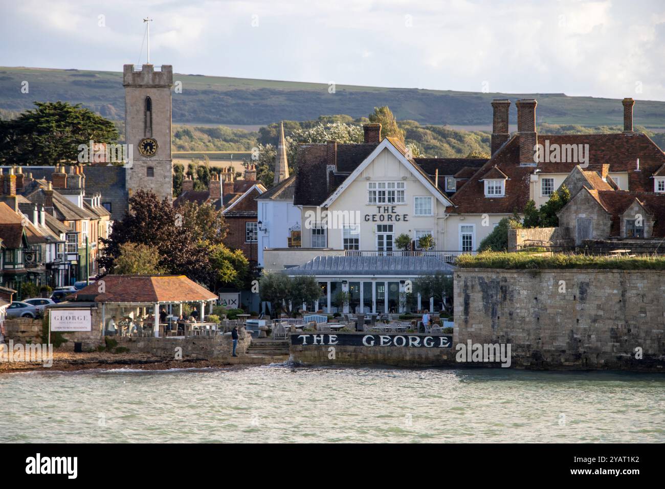 Yarmouth, l'île de Wight et l'hôtel George depuis la mer Banque D'Images