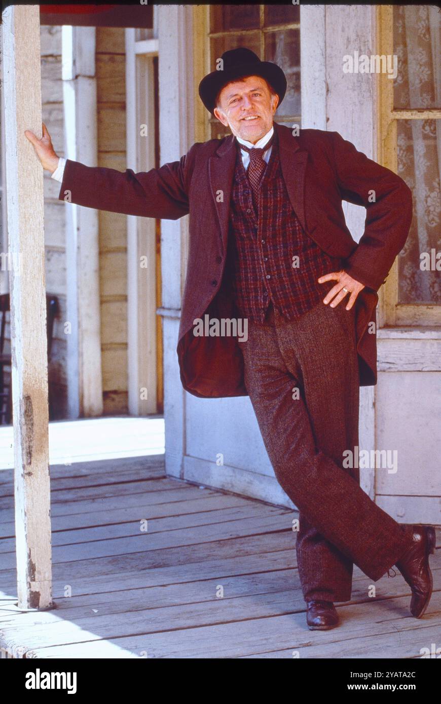 29 août 1993, Hollywood, Californie, États-Unis : JOHN ASTIN comme ''PROF. WICKWIRE'' dans l'émission télévisée The Adventures of Briscoe County, Jr. La série a duré 27 épisodes sur le réseau Fox à partir de la saison 1993–94 (Credit image : © Entertainment Pictures via ZUMA Press) USAGE ÉDITORIAL SEULEMENT! Non destiné à UN USAGE commercial ! Banque D'Images