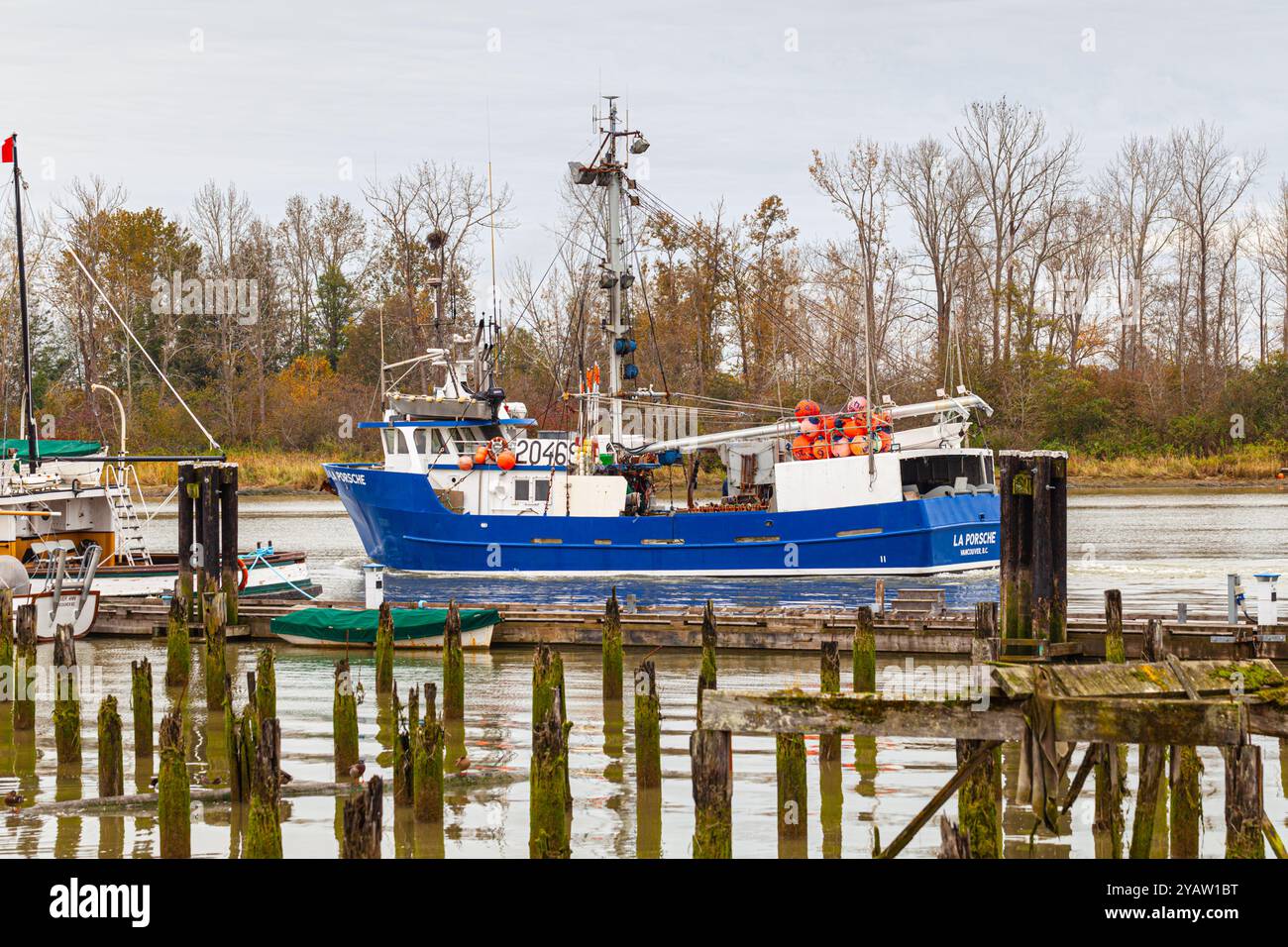 Bateau de pêche commerciale à Steveston Channel im British Columbia Canada Banque D'Images