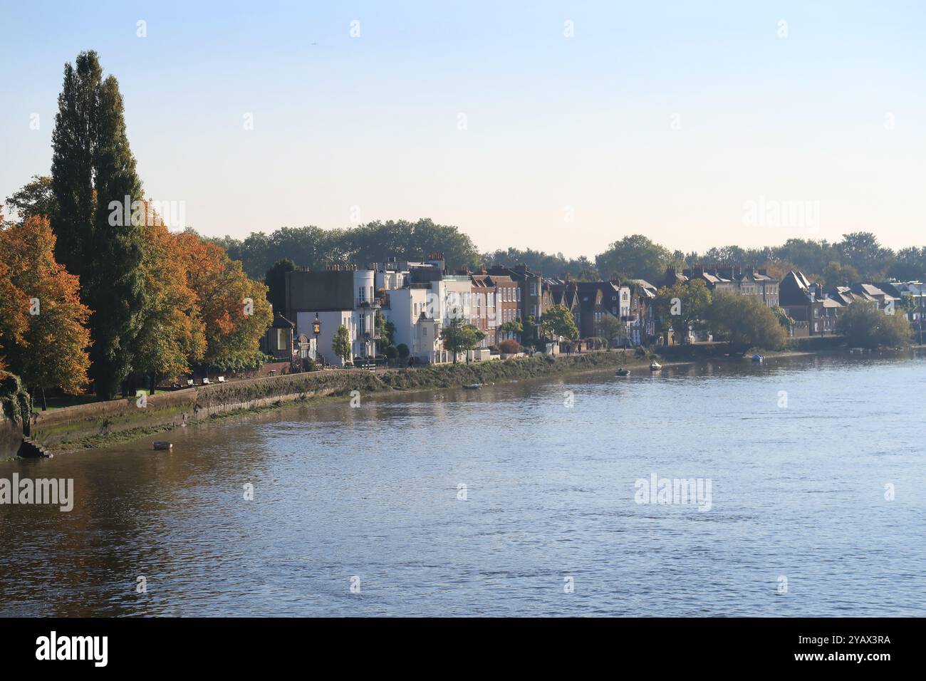 Maisons historiques sur la rive nord de la Tamise à Strand-on-the-Green, près de Chiswick dans l'ouest de Londres, Royaume-Uni Banque D'Images
