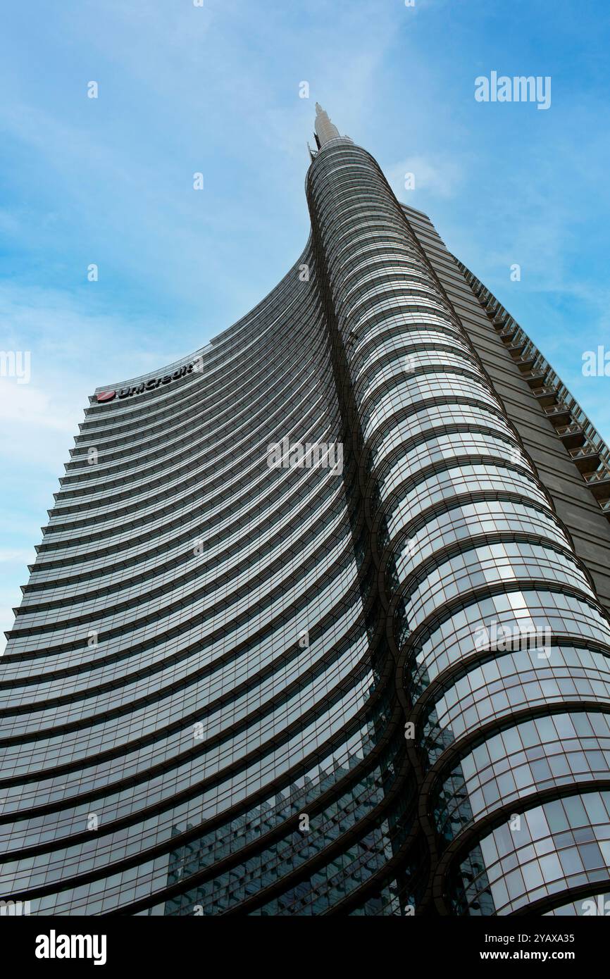 Tour UniCredit à Milan Italie dans la Piazza Gae Aulenti - gratte-ciel gratte-ciel bâtiment le plus haut en Italie Banque D'Images