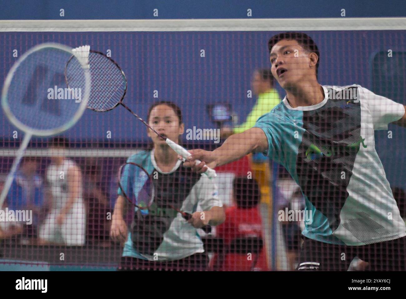 Sydney, Australie. 16 octobre 2024. Alvin Morada (à droite) et Airah Mae Nicole Albo (à gauche), des Philippines, vus en action lors du match des doubles mixtes contre Gronya Somerville et Pramudya Kusumawardana, de l’Australie (non sur la photo) lors du ROKETTO Sydney International 2024 qui s’est tenu au Roketto Badminton Centre, Lidcombe. Score final Morada et Albo 0:2 Somerville et Kusumawardana. (Photo de Luis Veniegra/SOPA images/SIPA USA) crédit : SIPA US/Alamy Live News Banque D'Images