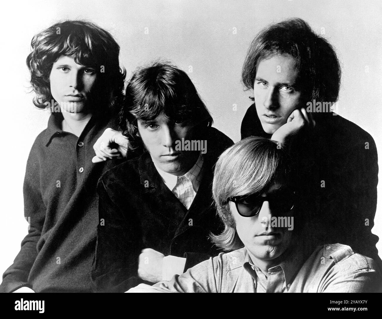 Les portes. Portrait du groupe de rock américain The Doors, photo publicitaire, 1966. De gauche à droite : Jim Morrison, John Densmore, Ray Manzarek et Robby Kriegerport Banque D'Images