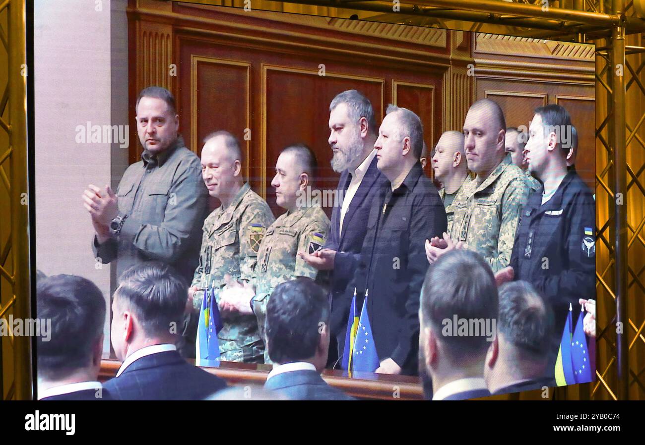 KIEV, UKRAINE - 16 OCTOBRE 2024 - Chef de cabinet du Président de l'Ukraine Andriy Yermak, commandant en chef des forces armées de l'Ukraine Oleksandr Syrskyi, chef de l'état-major général des forces armées de l'Ukraine Anatolii Barhylevych, secrétaire du Conseil national de sécurité et de défense de l'Ukraine Oleksandr Lytvynenko, procureur général ukrainien Andriy Kostin, chef du Service de sécurité de l'Ukraine Vasyl Maliuk et chef du renseignement de la Défense de l'Ukraine (Budylo) assister à une séance de la Verkhovna Rada au cours de laquelle le président de l'Ukraine Volodymyr Zelenkyy est s. Banque D'Images