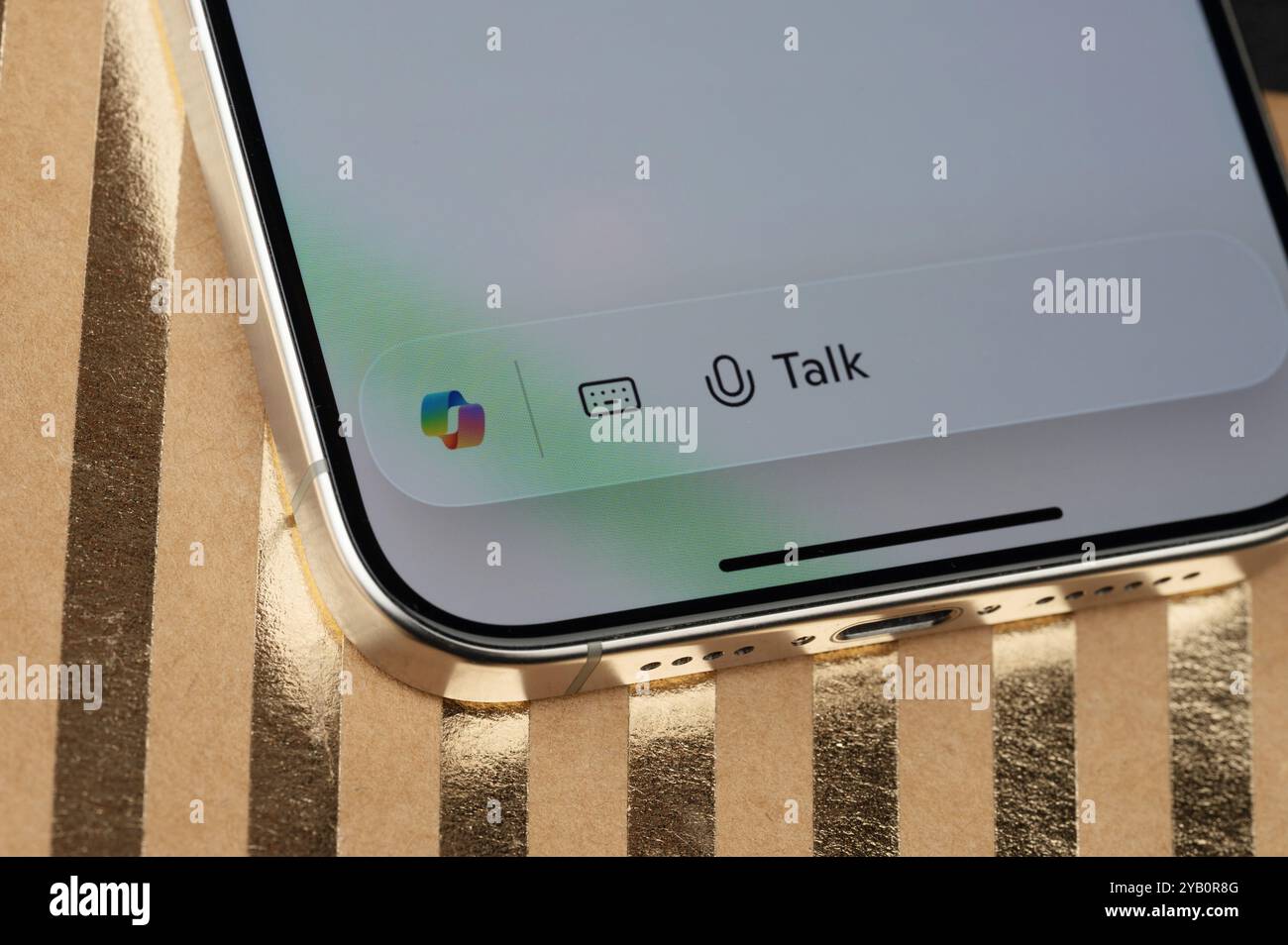 New York, États-Unis - 14 octobre 2024 : parlez au copilote microsoft en mode gros plan Banque D'Images