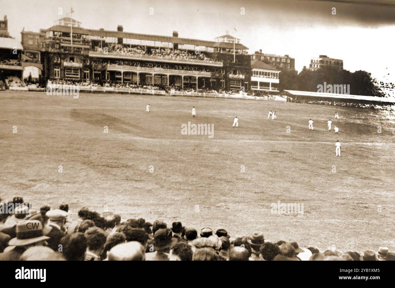 NGLISH CRICKET - 1938 Angleterre V Australie - Hammond et Paynter battant Banque D'Images