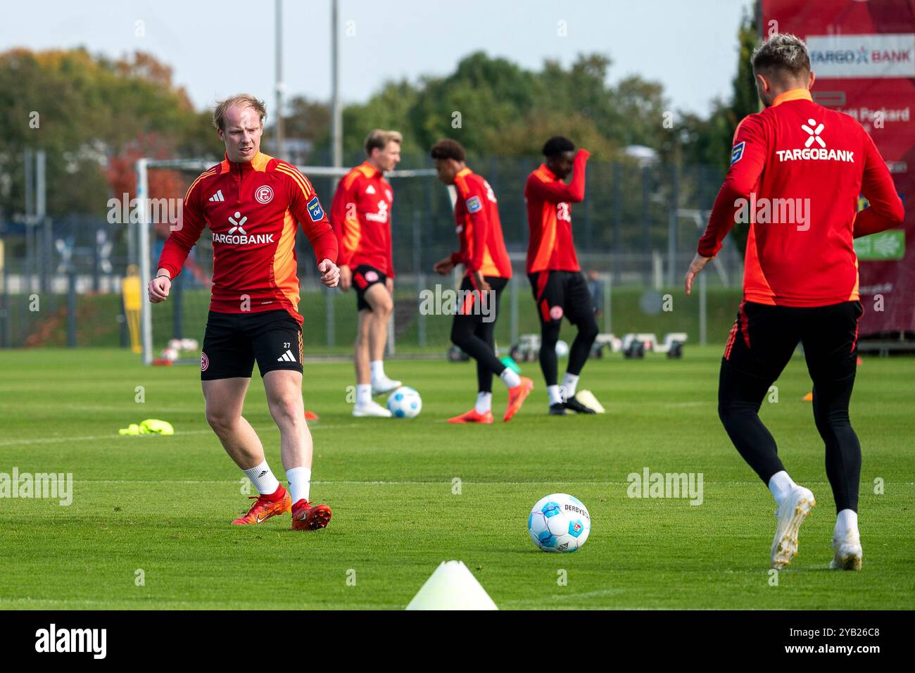 16.10.2024, Fussball : 2. Bundesliga, saison 2024/2025, öffentliches Training, Fortuna Düsseldorf auf dem Trainingsgelände an der Merkur Spiel-Arena in Düsseldorf. Dennis Jastrzembski (Fortuna Duesseldorf, #27) BEI Passuebungen. Foto : Kirchner-Media/TH Banque D'Images